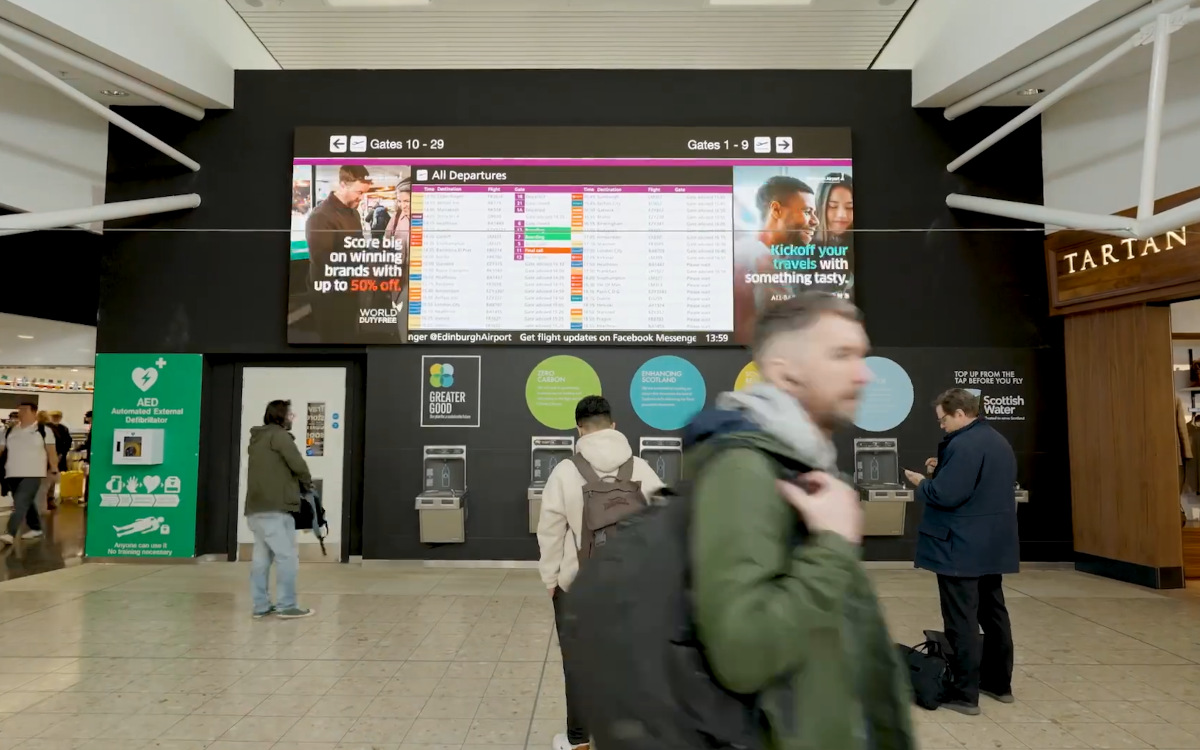 Neue 6 mal 2,5 Meter große LED-Wall am Edinburgh Airport (Foto: Absen)
