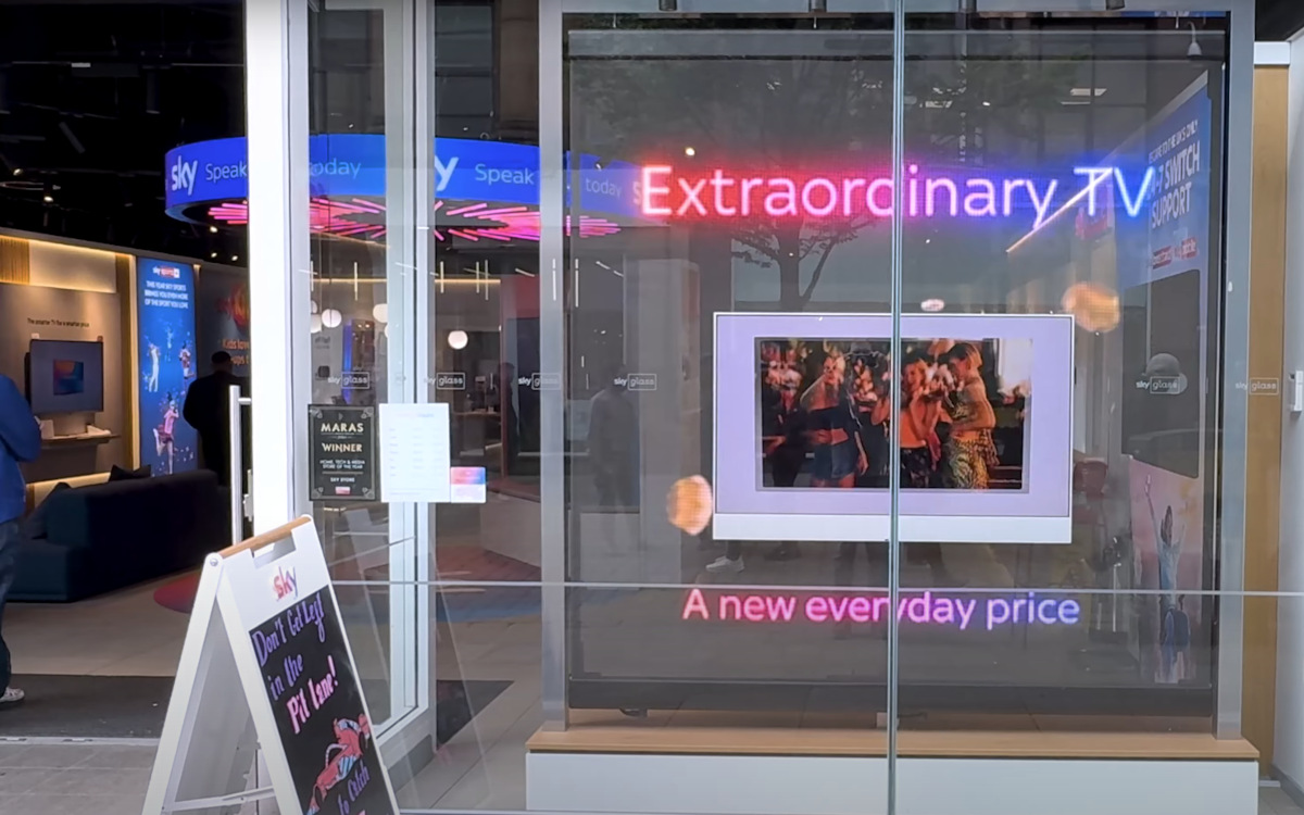 Neue Schaufenster in den Flagship-Stores von Sky (Foto: M-Cube)