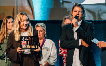 Best 18/1 Award 2025: Anna Catharina Seeber und Stephane Scheler von der Sieger-Agentur das Herz (Foto: BEST 18/1)