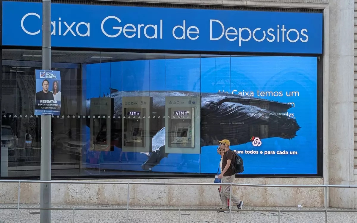 Digital Signage-Installation in einer Bank in Lissabon (Foto: invidis)