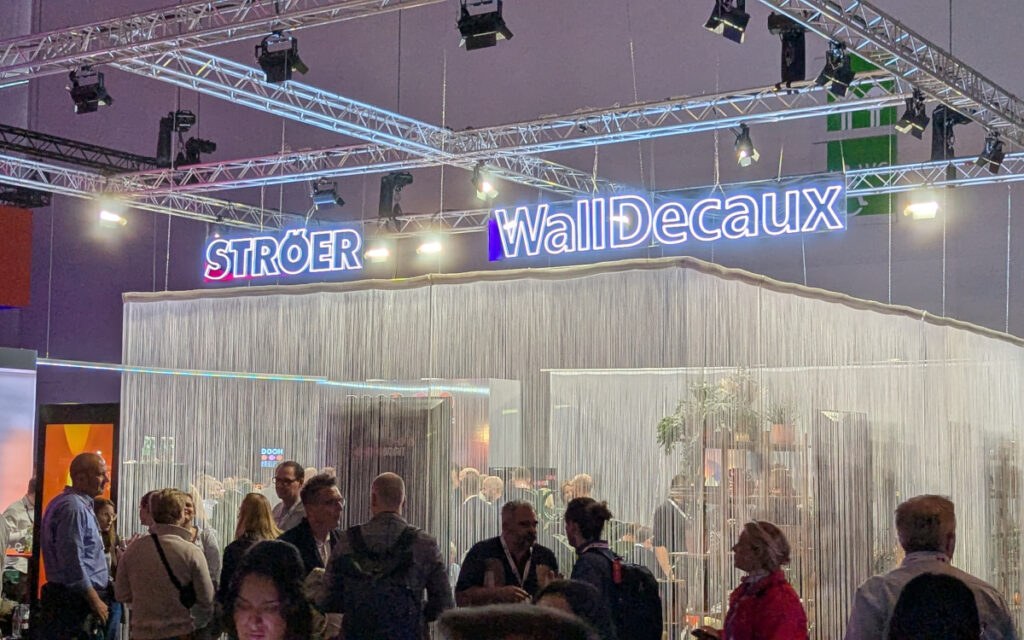 Der Stand von Ströer und Walldecaux (Foto: invidis)