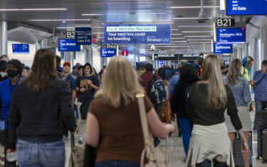 Flughafen-OoH beweist seine Wirksamkeit in einer neuen Nielsen-Studie. (Foto: Clear Channel Outdoor)