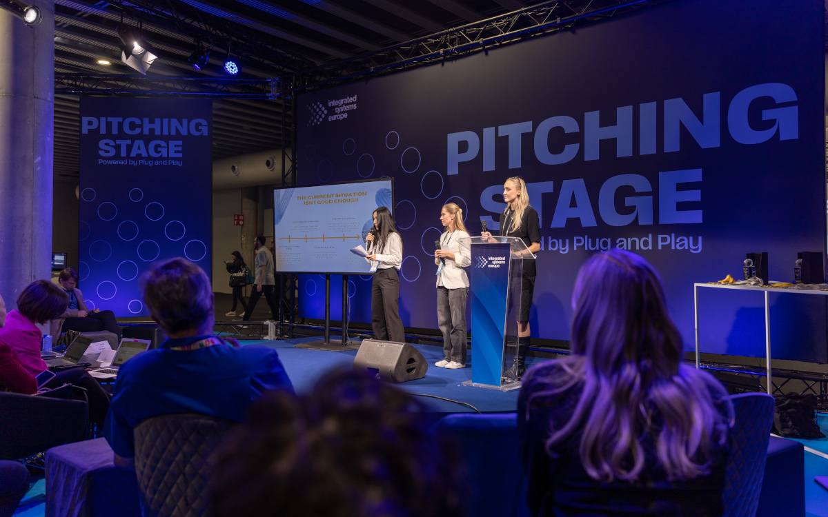 Präsentation der Studierenden auf dem ISE Hackathon 2025 (Foto: ISE)