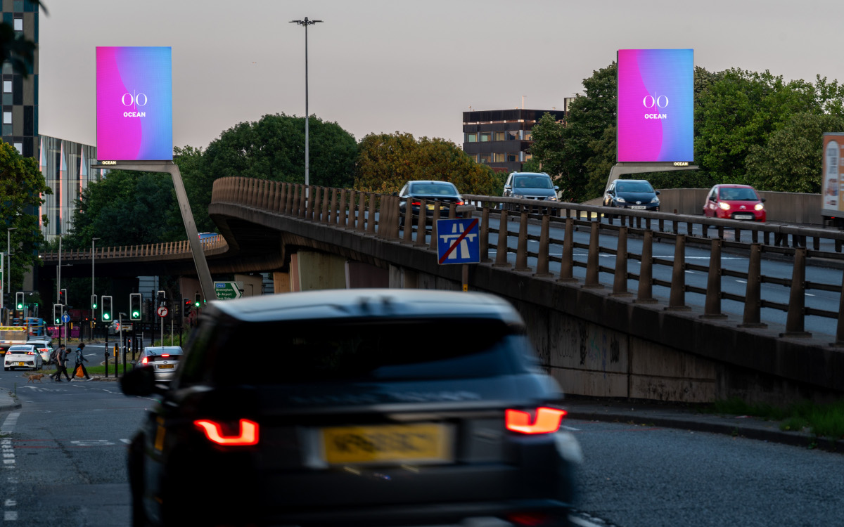 Die Two Towers in Manchester werden mit LED zu DooH-Großflächen ausgebaut. (Foto: Ocean Outdoor)