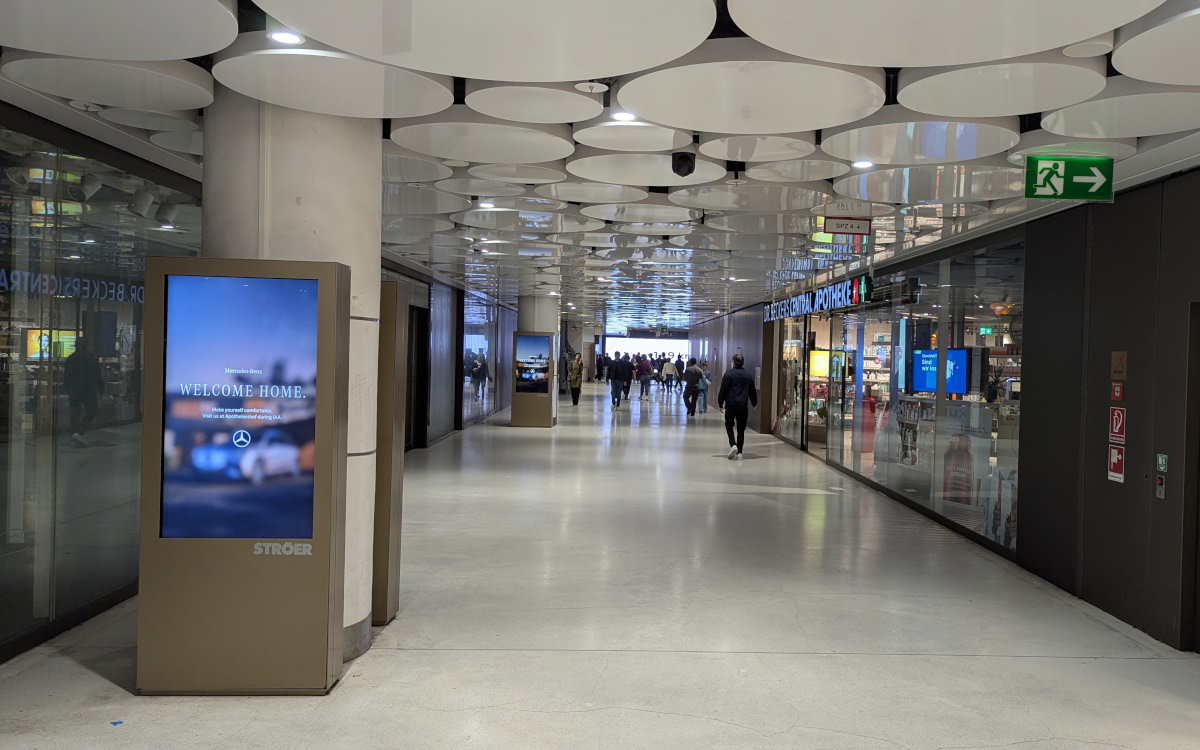 DooH-Werbeträger von Ströer in den Münchner Stachus-Passagen (Foto: invidis)