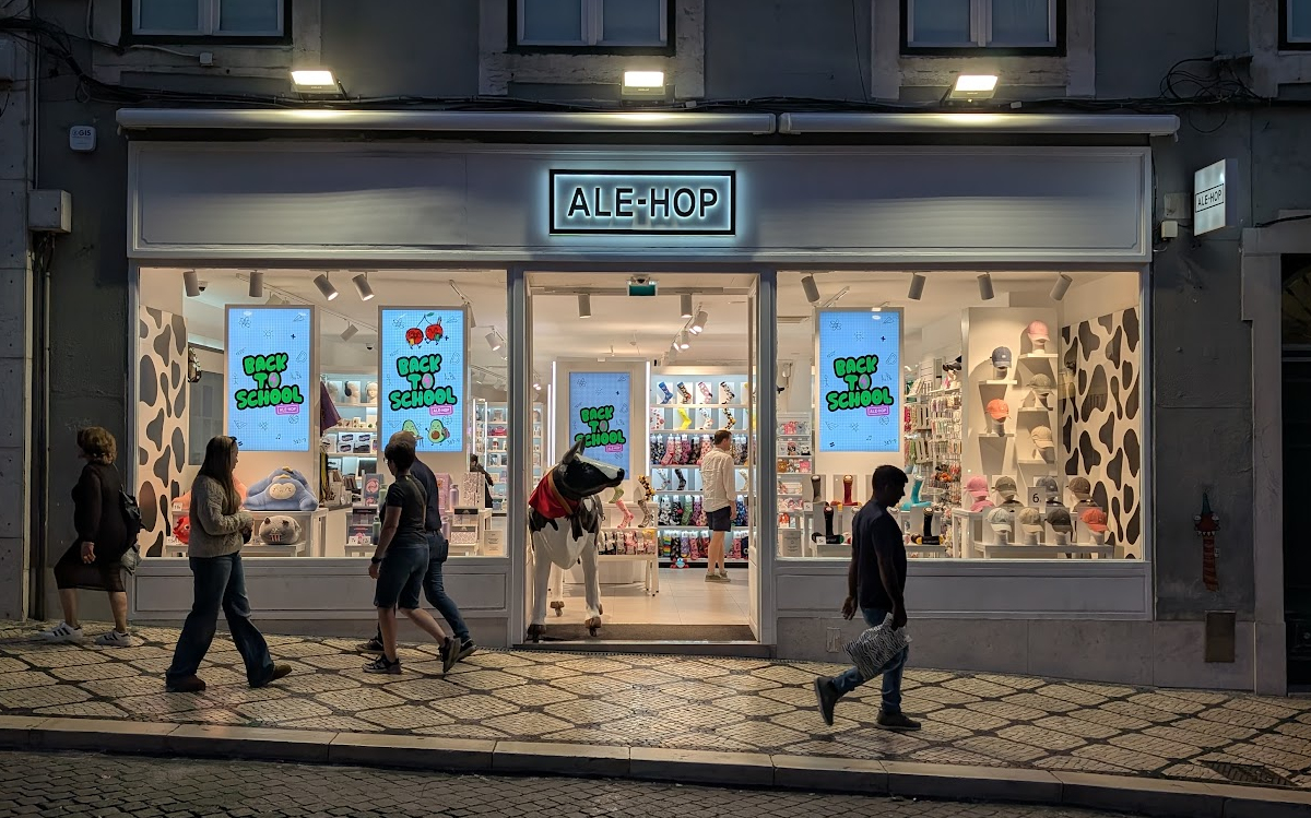 Überall Screens - Ale Hop in Lissabon (Foto: invidis)