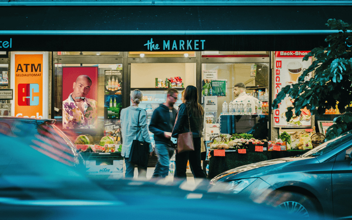 Schaufenster-Screens sind einer der großen Trends für DooH. (Foto: Hygh)