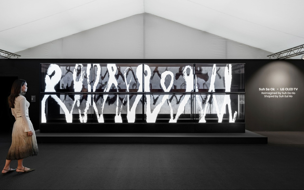 OLED-Displays auf der Frieze London (Foto: LG Electronics)