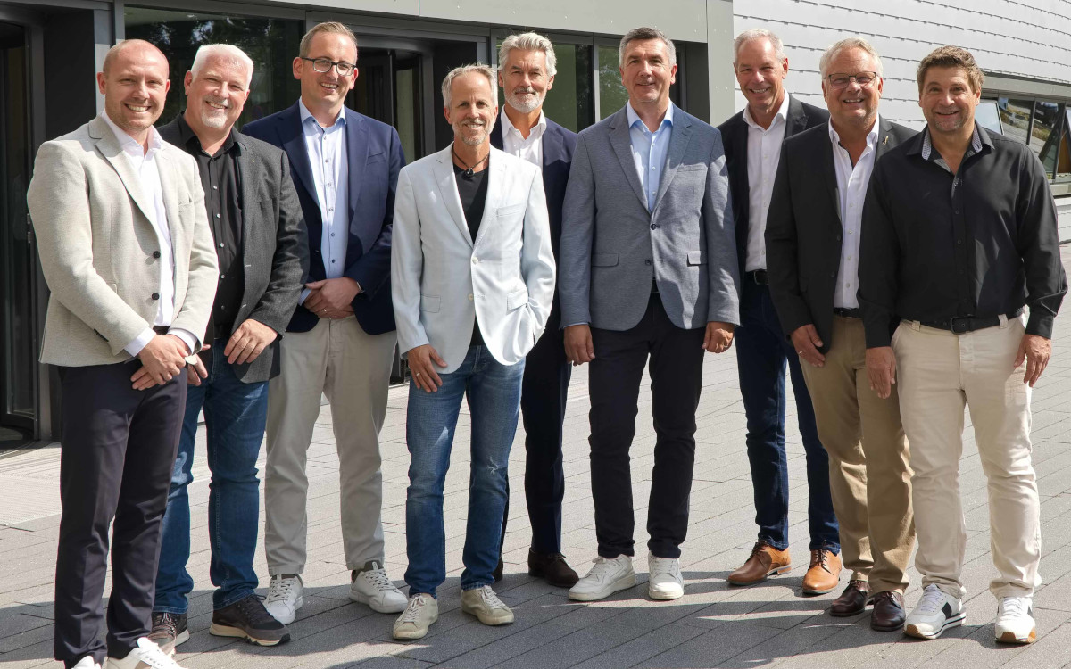 Die Teams von Kern & Stelly und Sennheiser (Foto: Kern & Stelly Medientechnik GmbH)