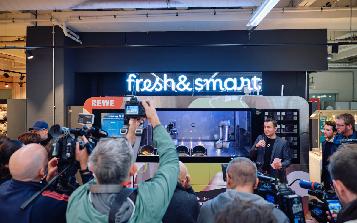 Launch des ersten Kochroboters bei Rewe in Düsseldorf Heerdt (Foto: Circus Group)