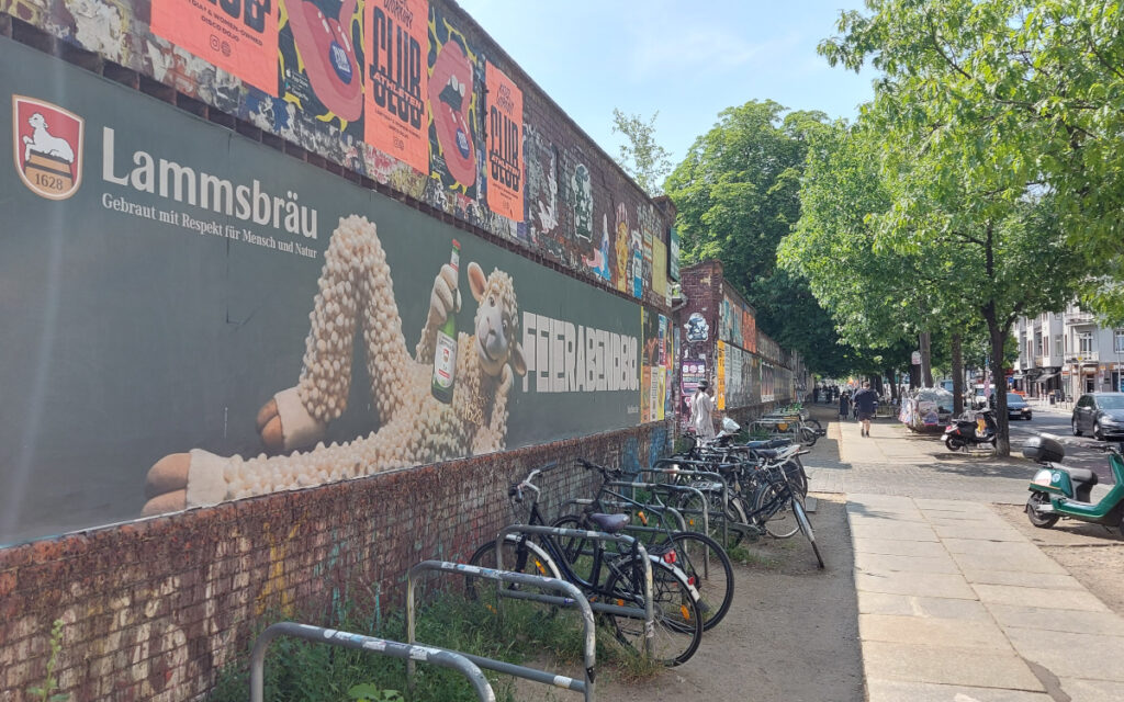 Lammsbräu-Plakat in Berlin (Foto: Weischer.OOH)