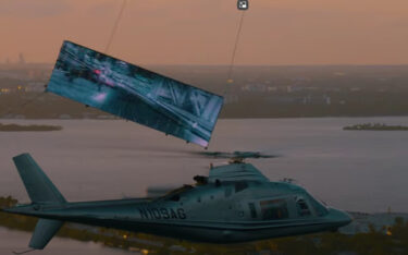 LED-Screen am Heli, Xobx Player im zweiten Heli (Foto: Screenshot/Xbox)