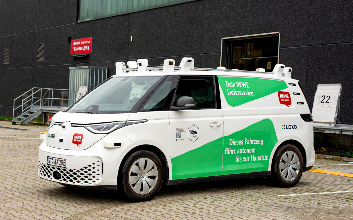 Mit diesem automatisierten Farhzeug testet Rewe die Möglichkeiten eines autonomen Lieferservices. (Foto: REWE)