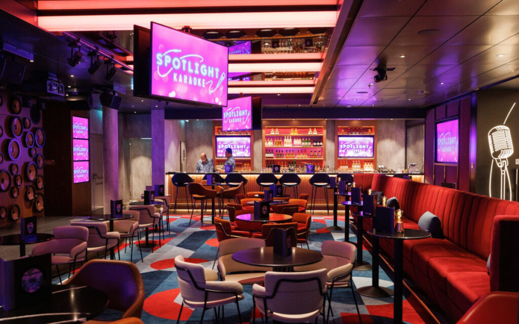 Digital Signage-Screens in den Event-Locations (Foto: Royal Carribean)