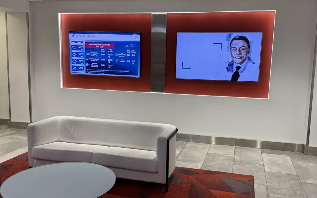 Digital Signage am Delta ATL (Foto: invidis)