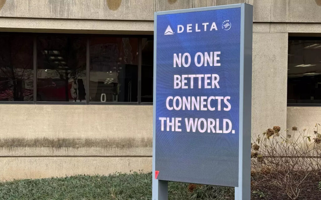 Digital Signage am Delta ATL (Foto: invidis)