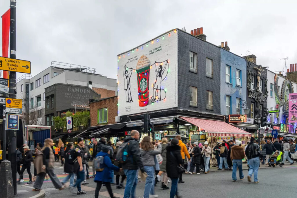 Die Starbucks Weihnachtskampagne "Drawn Together" in London. (Foto: Starbucks)