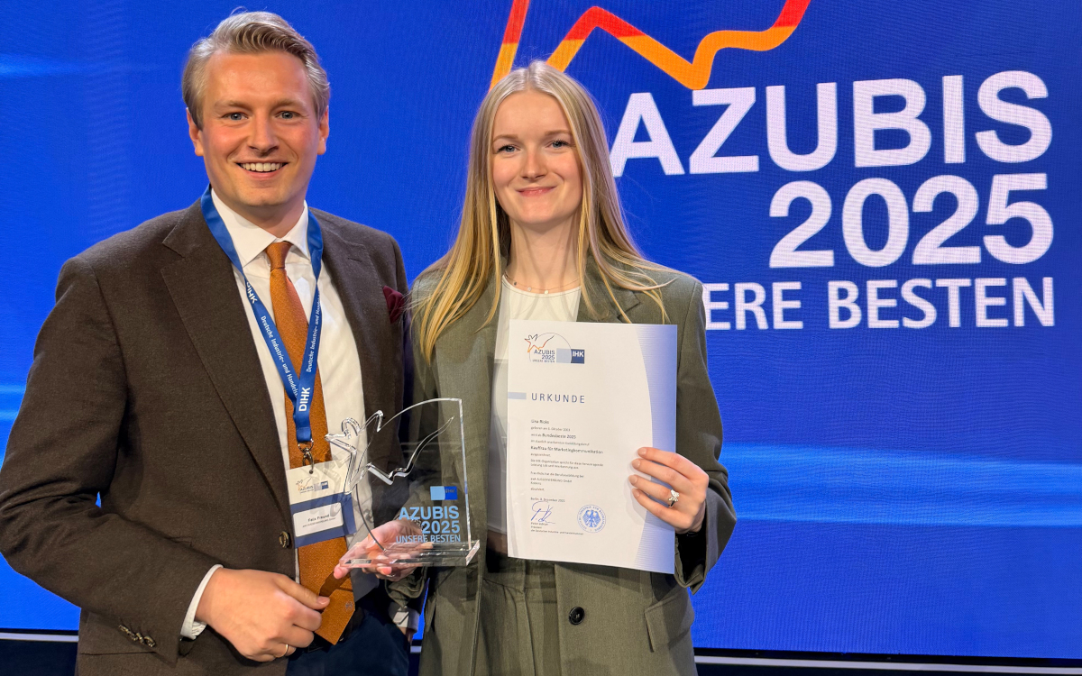 Lina Ricks gemeinsam mit Felix Freund, Inhaber von AWK. (Foto: AWK)