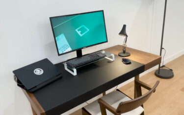 Schreibtisch mit Wireless-Stromversorgung (Screenshot: Etherdyne Technologies)