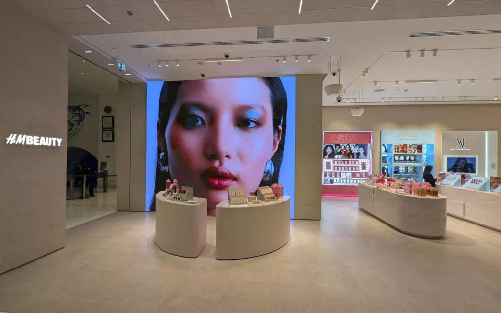 H&M Flagship in der Dubai Mall (Foto: invidis)