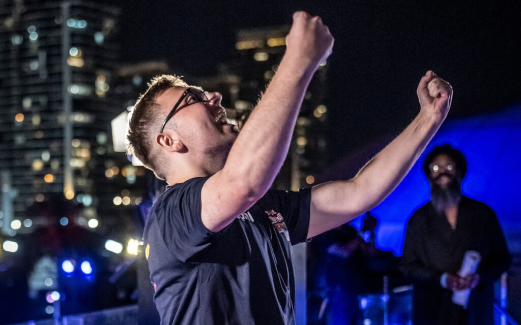 Red-Bull-Tetris am Dubai Frame (Foto: Dean Treml)