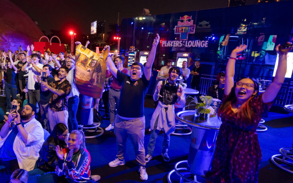 Red-Bull-Tetris am Dubai Frame (Foto: Najib Zouein)