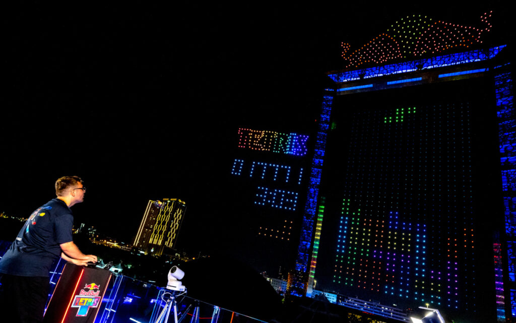 Red-Bull-Tetris am Dubai Frame (Foto: Dean Treml)