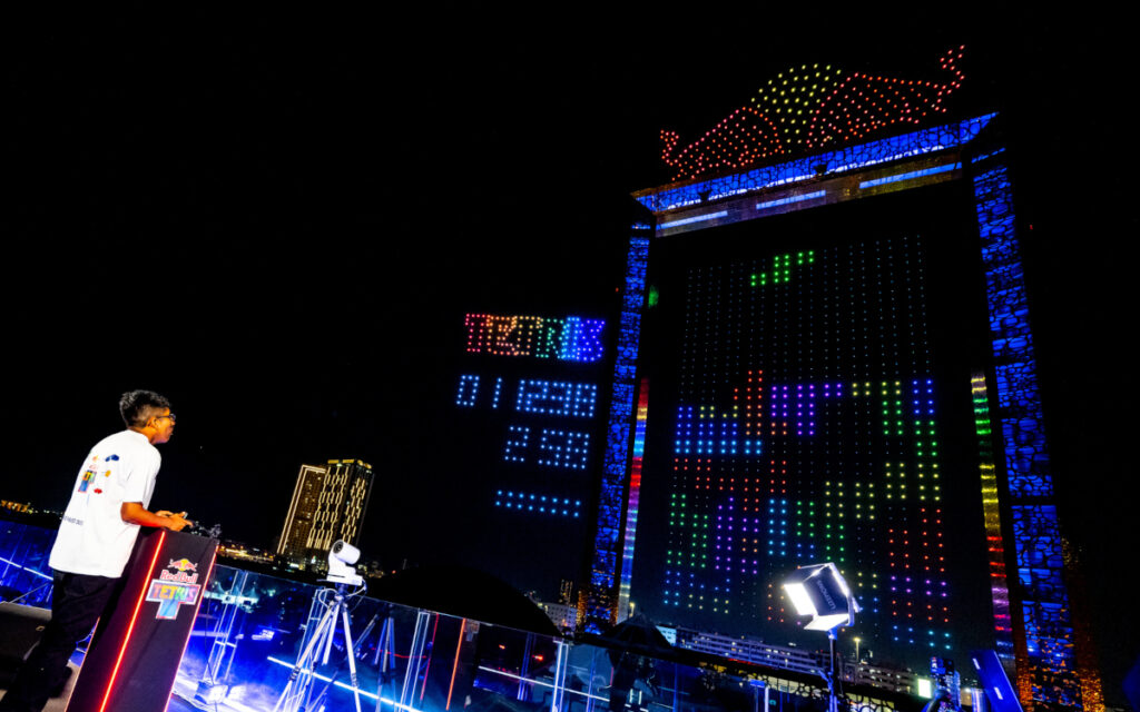 Red-Bull-Tetris am Dubai Frame (Foto: Dean Treml)