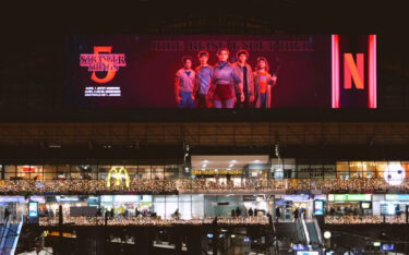 Stranger Things auf dem Whale-Screen (Screenshot: Ströer)