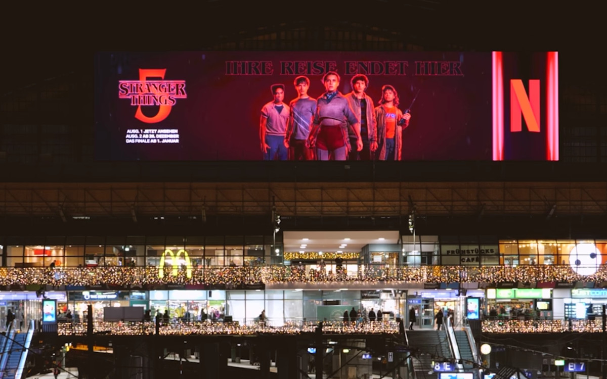 Stranger Things auf dem Whale-Screen (Screenshot: Ströer)
