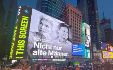 Ungewöhnliches Beispiel einer politischen DooH-Werbung: FDP-Kampagne zur Europawahl 2024 auf dem Times Square (Foto: Phil Hackermann/FDP)