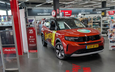 Der ausgestellte Opel Frontera in einem Media Markt. (Foto: MediaMarktSaturn)