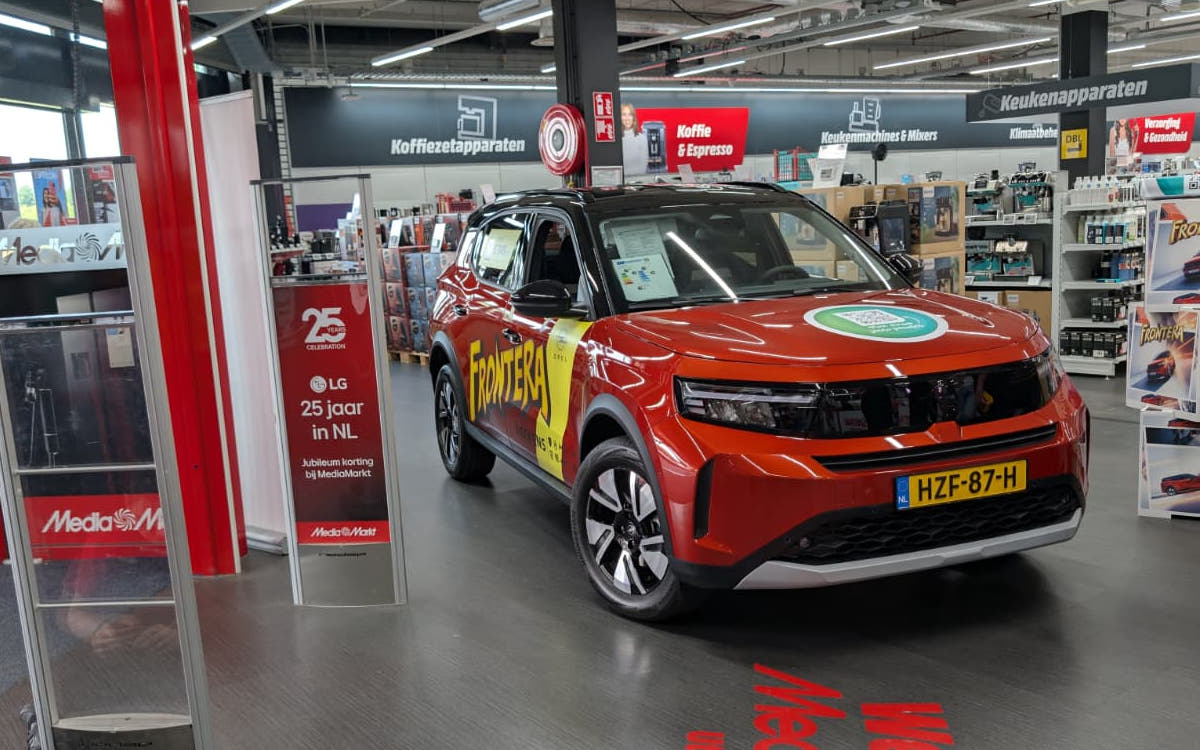 Der ausgestellte Opel Frontera in einem Media Markt. (Foto: MediaMarktSaturn)