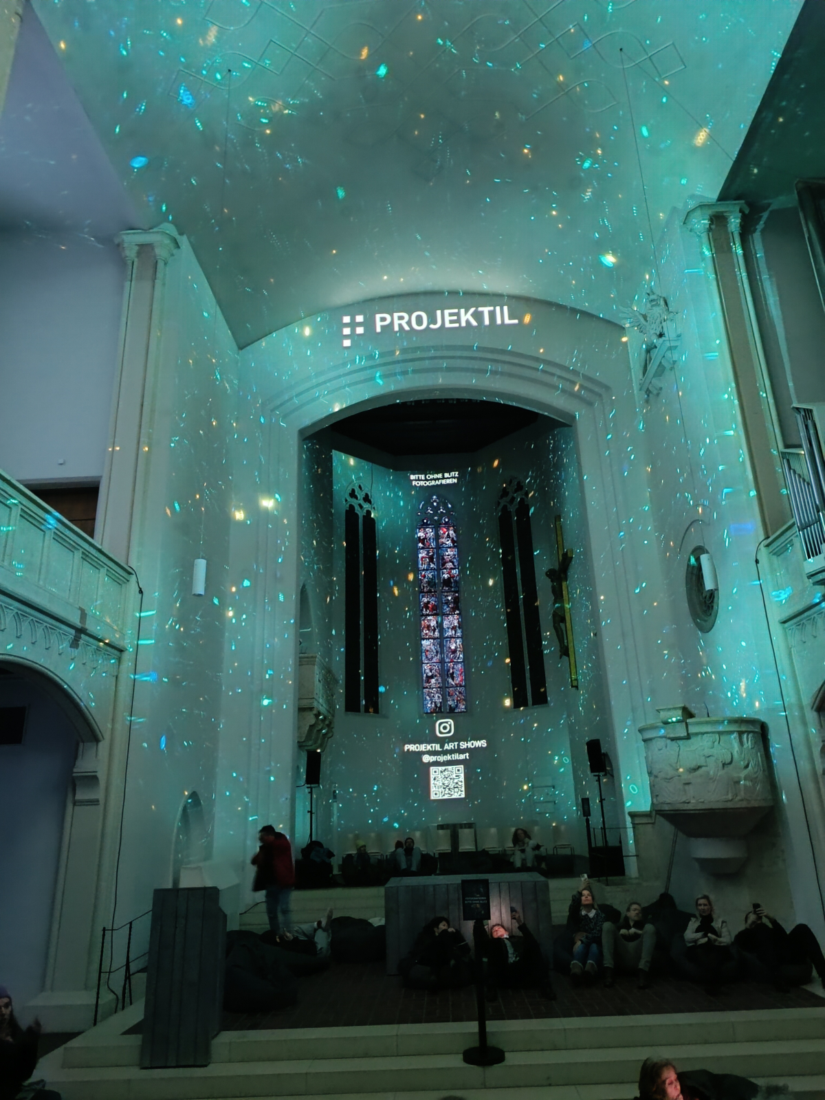 360-Grad-Projektion im Kirchenraum (Foto: Invidis)