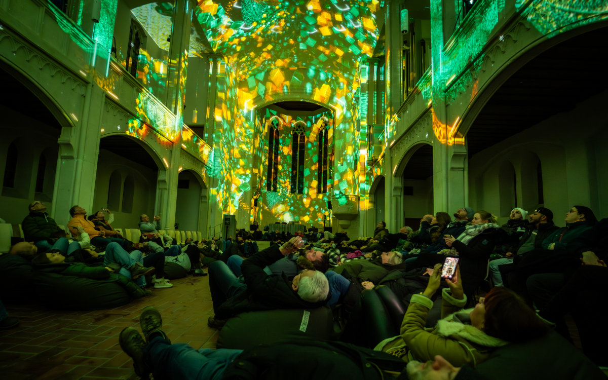 360-Grad-Projektion im Kirchenraum (Foto: Eric Maier-Rehm/PROJEKTIL)