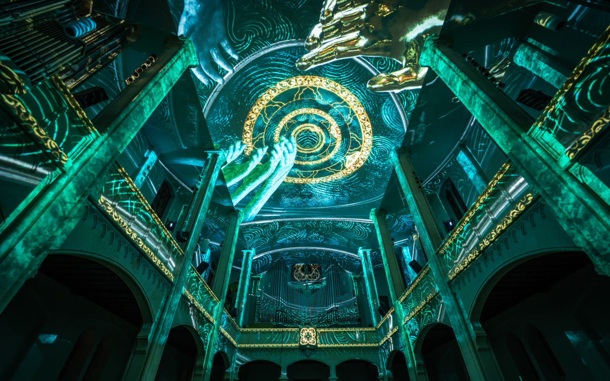 360-Grad-Projektion im Kirchenraum (Foto: Eric Maier-Rehm/PROJEKTIL)