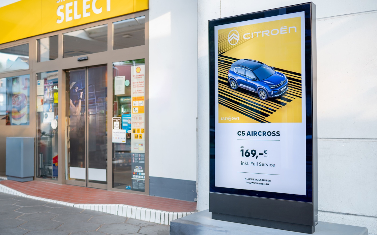 Hi-Light-Display an einer Shell-Tankstelle (Foto: ISM)