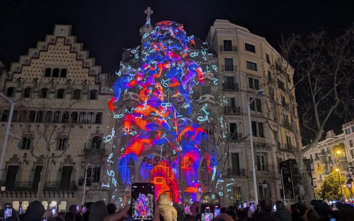 Projection Mapping auf dem Casa Batlló 2026 (Foto: invidis)