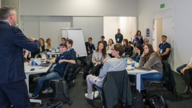 Die Innovation Teams im Coaching. (Foto: invidis)