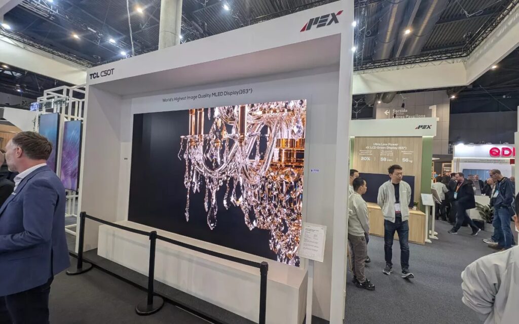 TCL-Stand auf der ISE 2026 (Foto: invidis)
