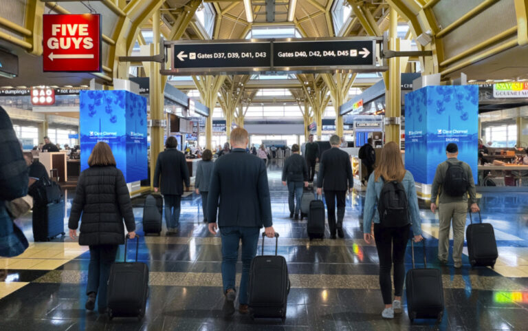 DooH von Clear Channel Outdoor an US-Flughafen (Foto: CCO)