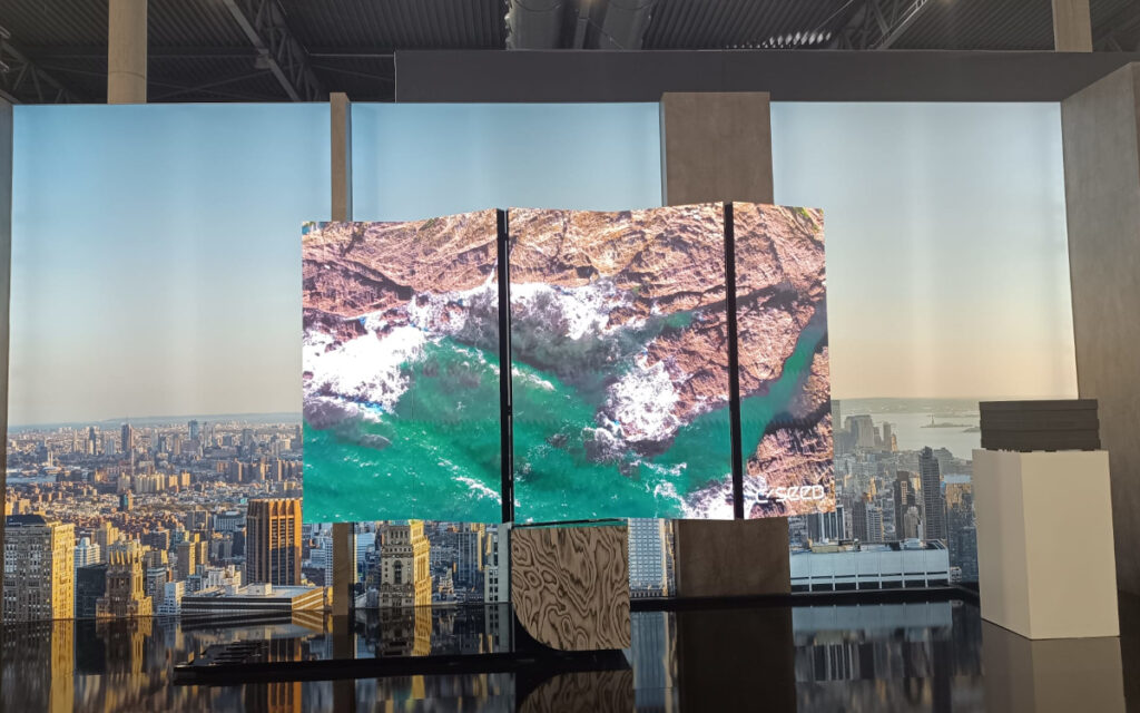 N1 137" mit Holz-Finish (Foto: Invidis)