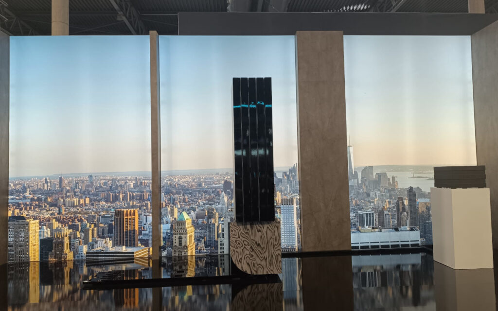 N1 137" mit Holz-Finish (Foto: Invidis)