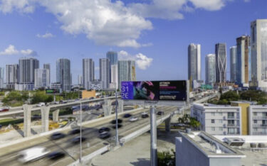 Digitale Billboard-Kampagne in Miami (Foto: Outfront Media)