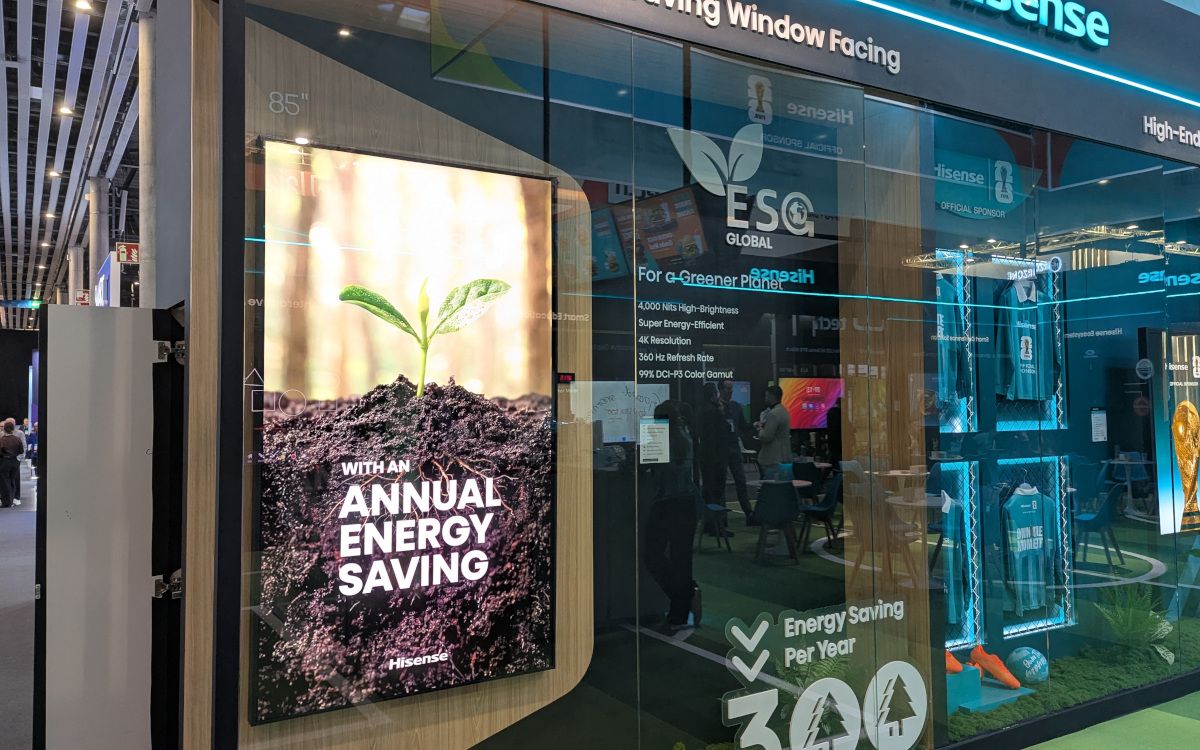 Hinter Glas ausgestellt: ein High-Brightness-Display auf MiniRGB-Basis (Foto: invidis)