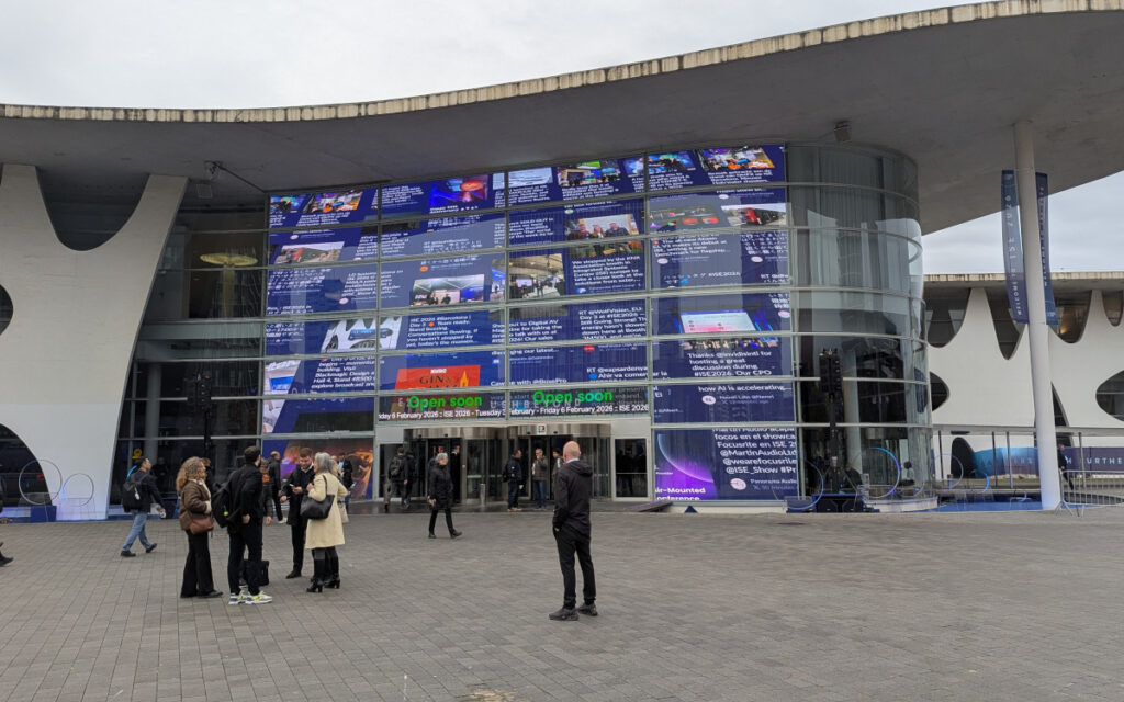 Der Muxwave-Screen als Social-Media-Dashboard (Foto: invidis)