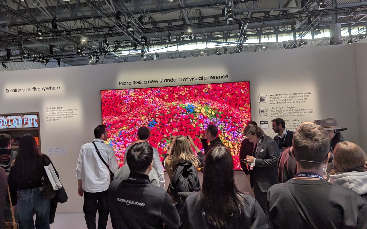 Die neue MicroRGB-Technologie zieht auch in Barcelona Besucher an. (Foto: invidis)