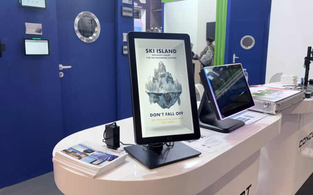 Der 3D-Display ist der Blickfang am Concept-Stand. (Foto: invidis)