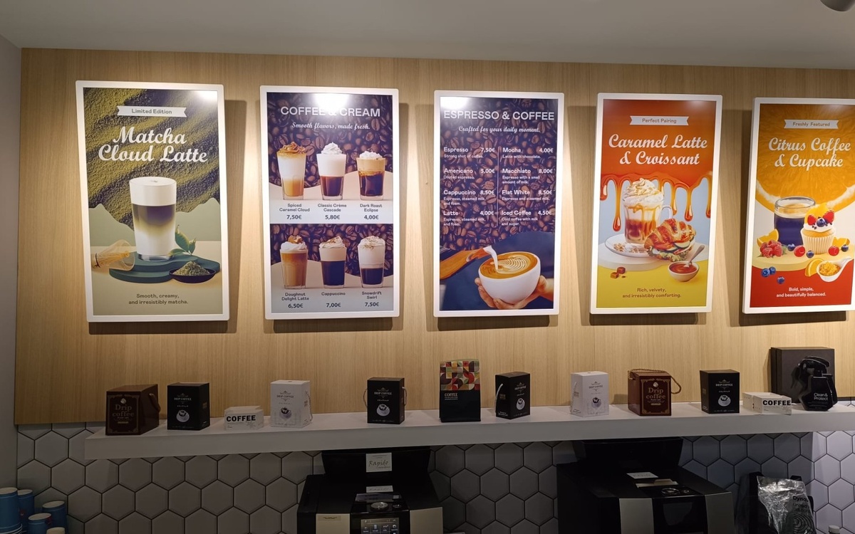 Indoor E-Paper-Displays am Messestand von ADP (Foto: invidis)