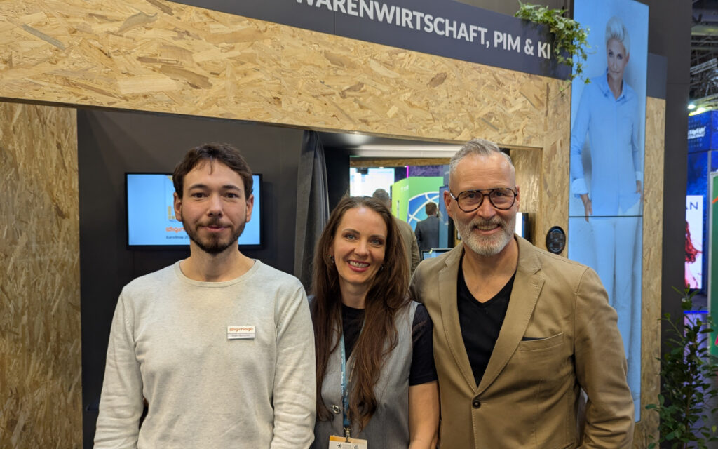 André Bartscher und Frank Noß von Digimago mit Alina Zierath von Lyz World (Foto: invidis)